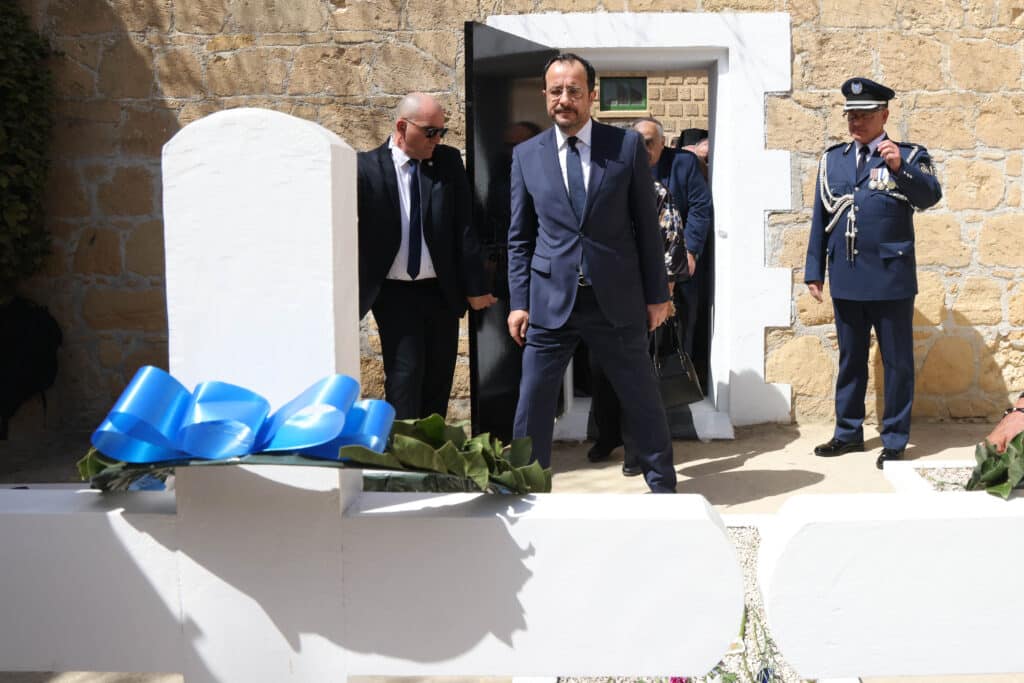 ΠτΔ – Φυλακισμένα Μνήματα // por – im