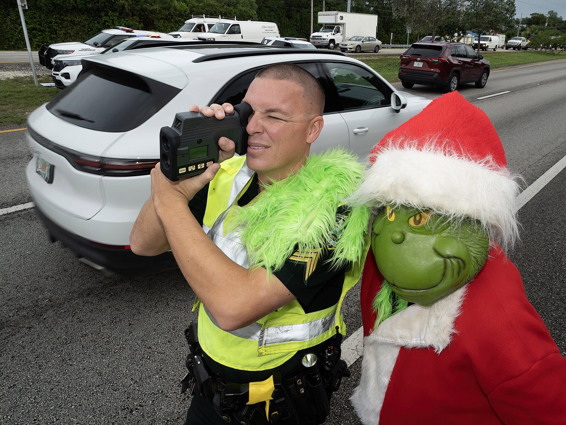 Officer Grinch gives speeding drivers in Florida a choice: a fine or an onion