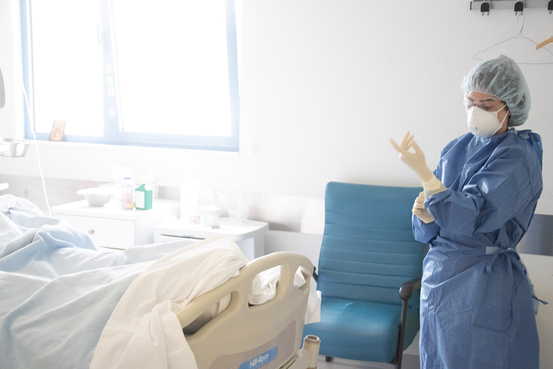 Surge in viruses pushes children, ’s hospital to limits