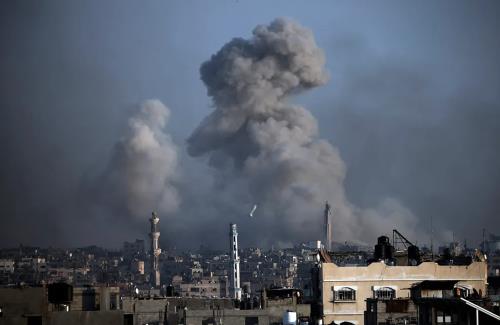 Heavy fire and repeated airstrikes in southern Gaza Strip
