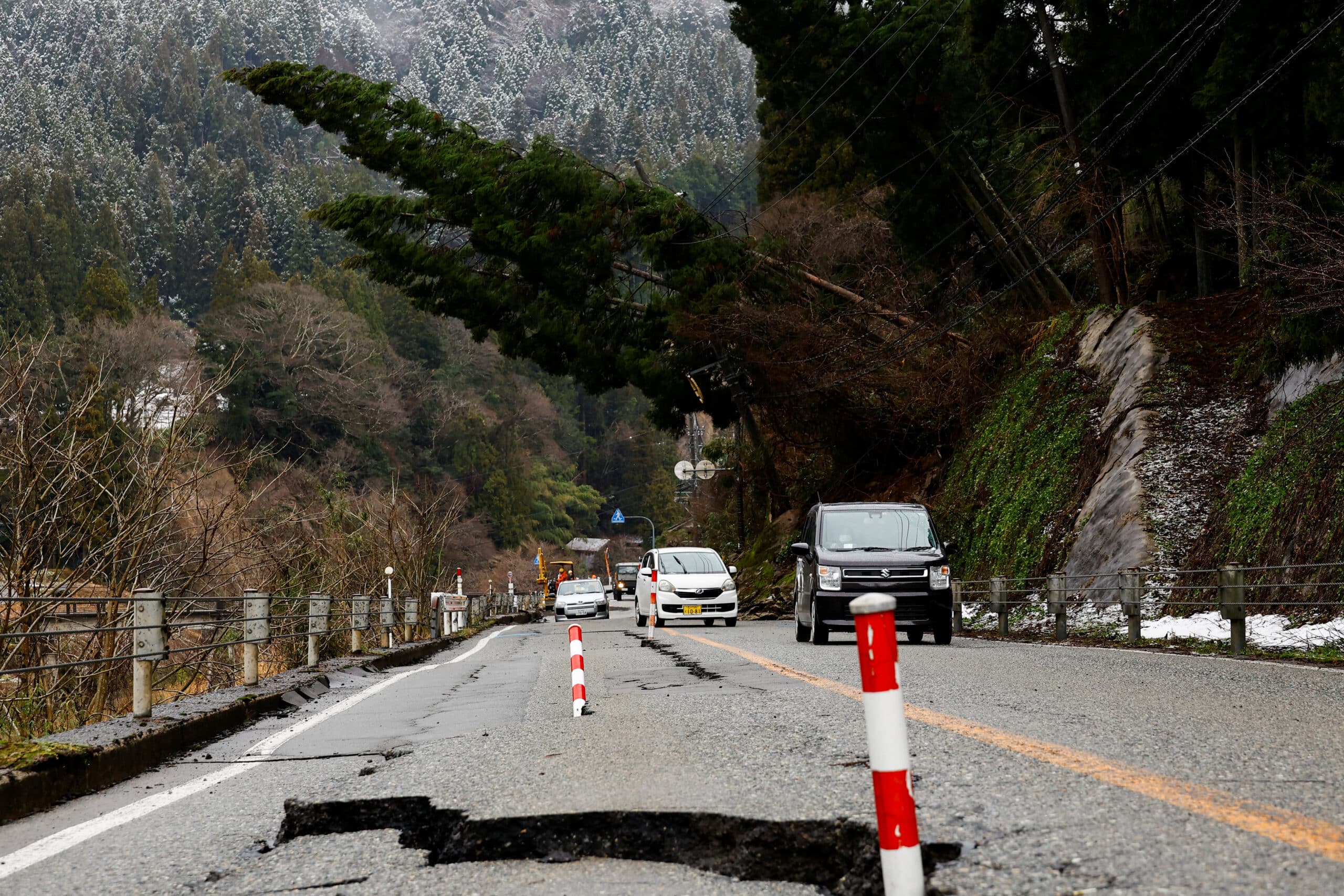 Japan premier vows , “ceaseless” aid as snow hampers quake relief