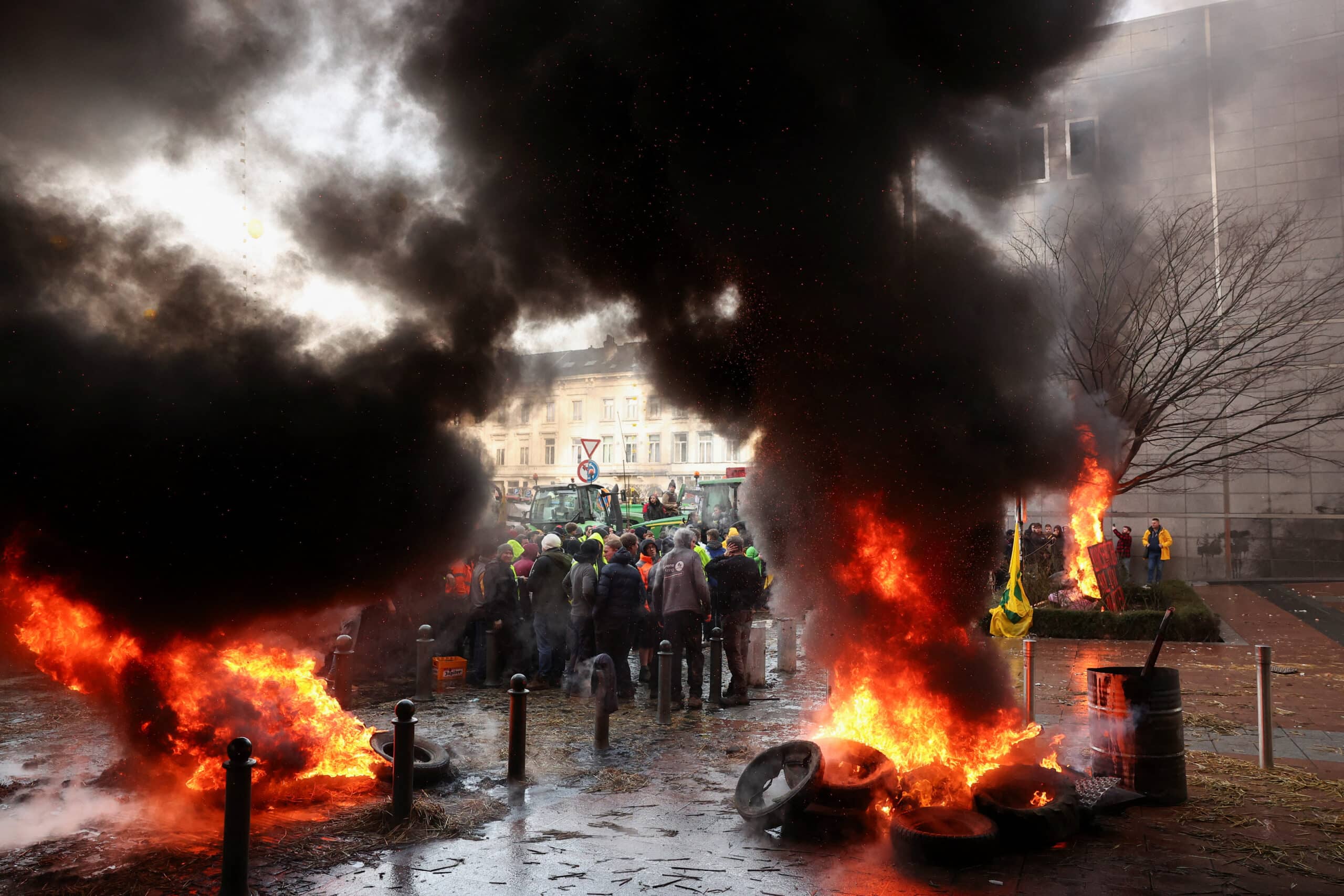 Farmers, ’ anger spreads in Europe, governments promise help