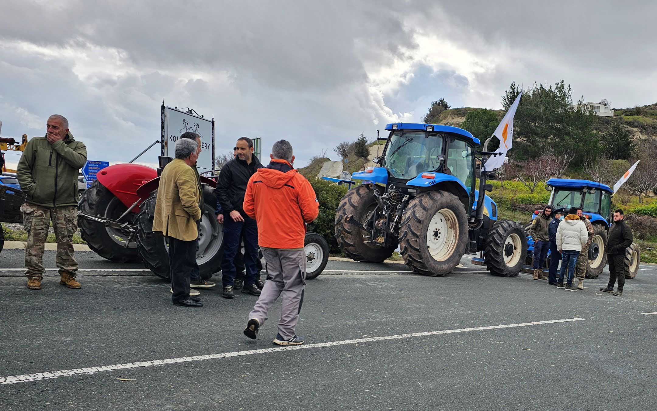 Paphos farmers protest in solidarity with Europeans