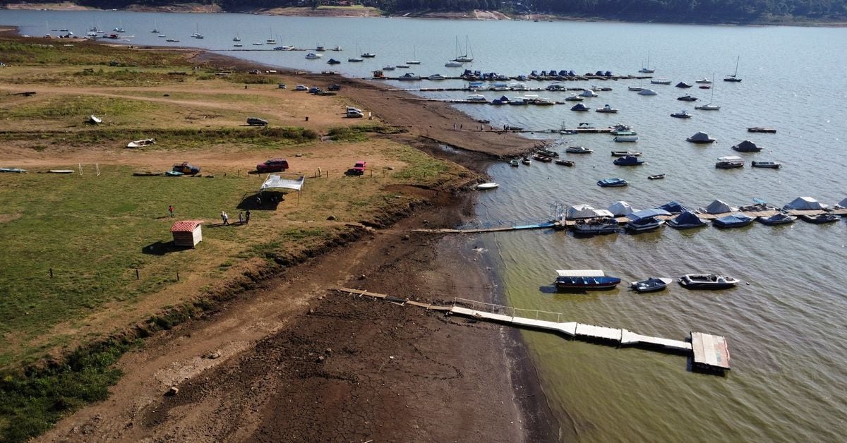 Private lakes emerge as symbol of water inequity in elite Mexican holiday town