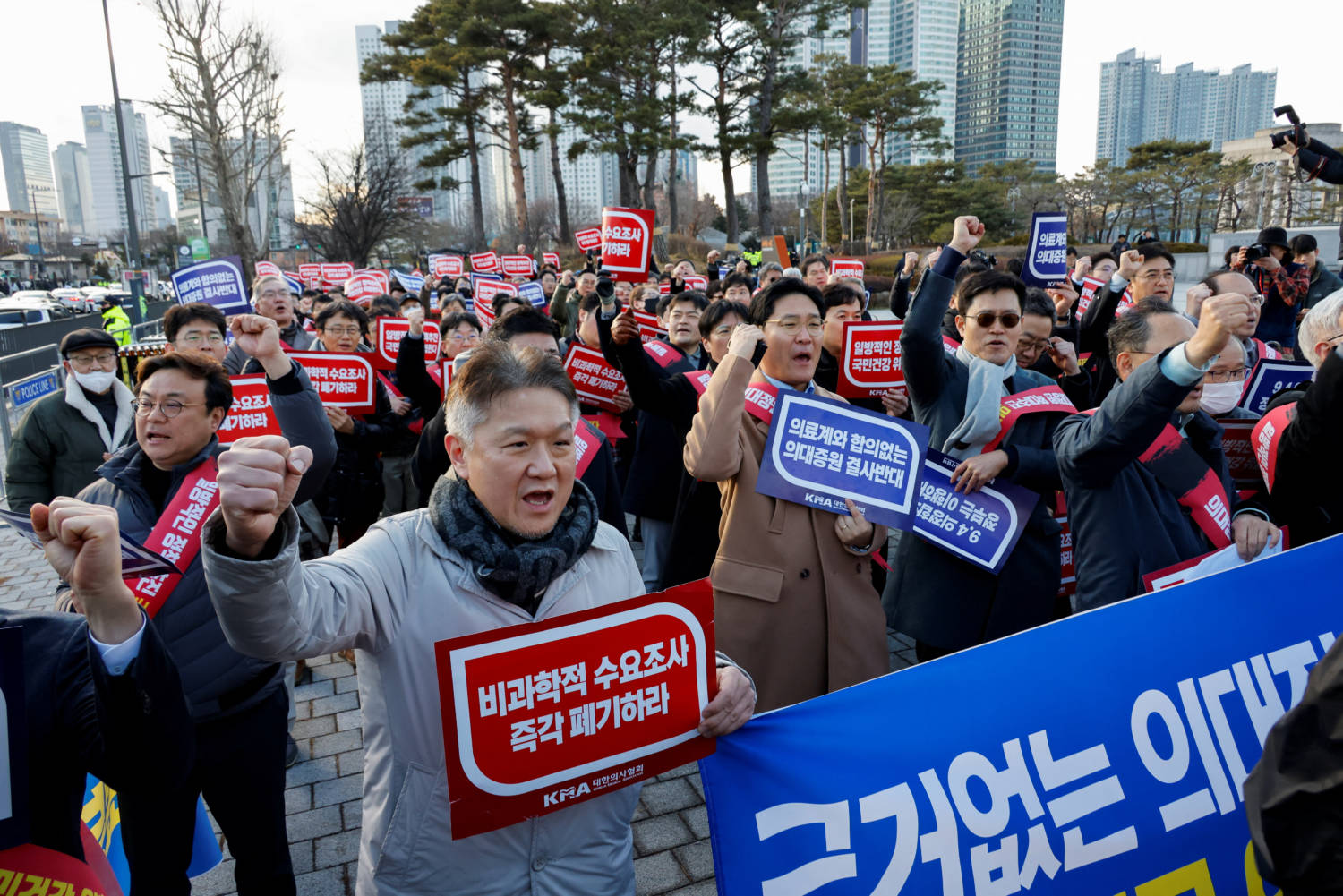South Korea nurses to take on more medical work due to doctor walkout