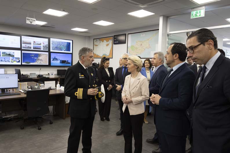 Aid ship heads to Gaza