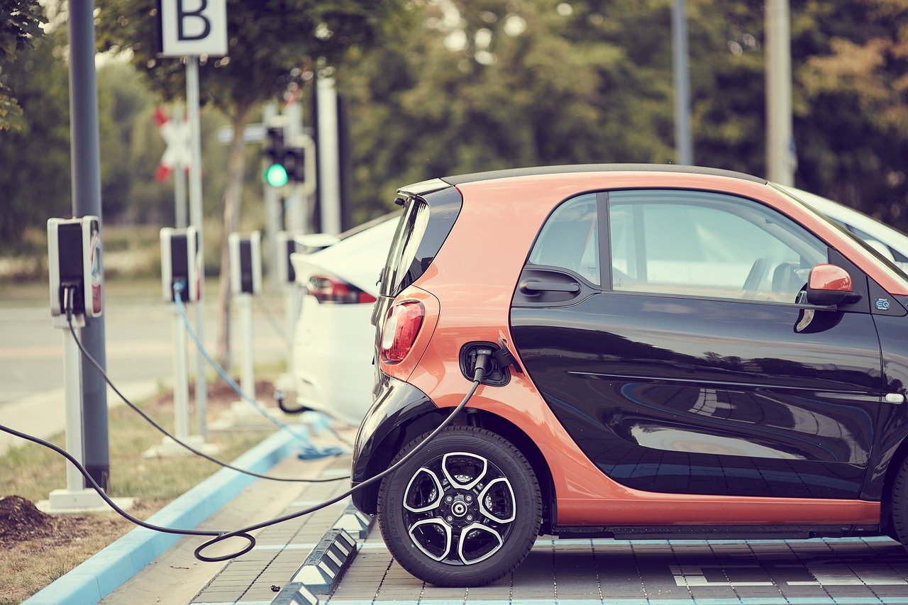 Cabinet approves 1,000 electric car chargers