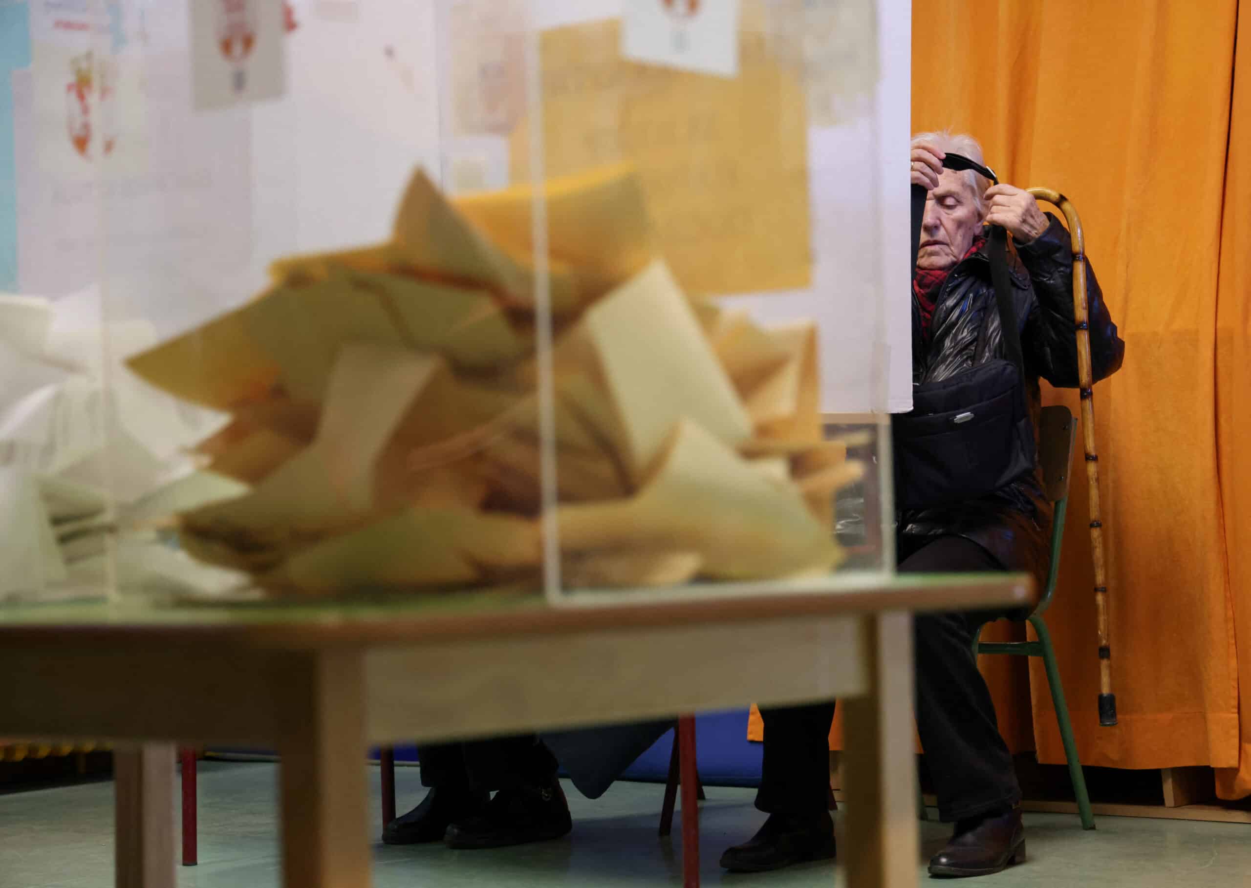 Online referendum begins for lowering voting age