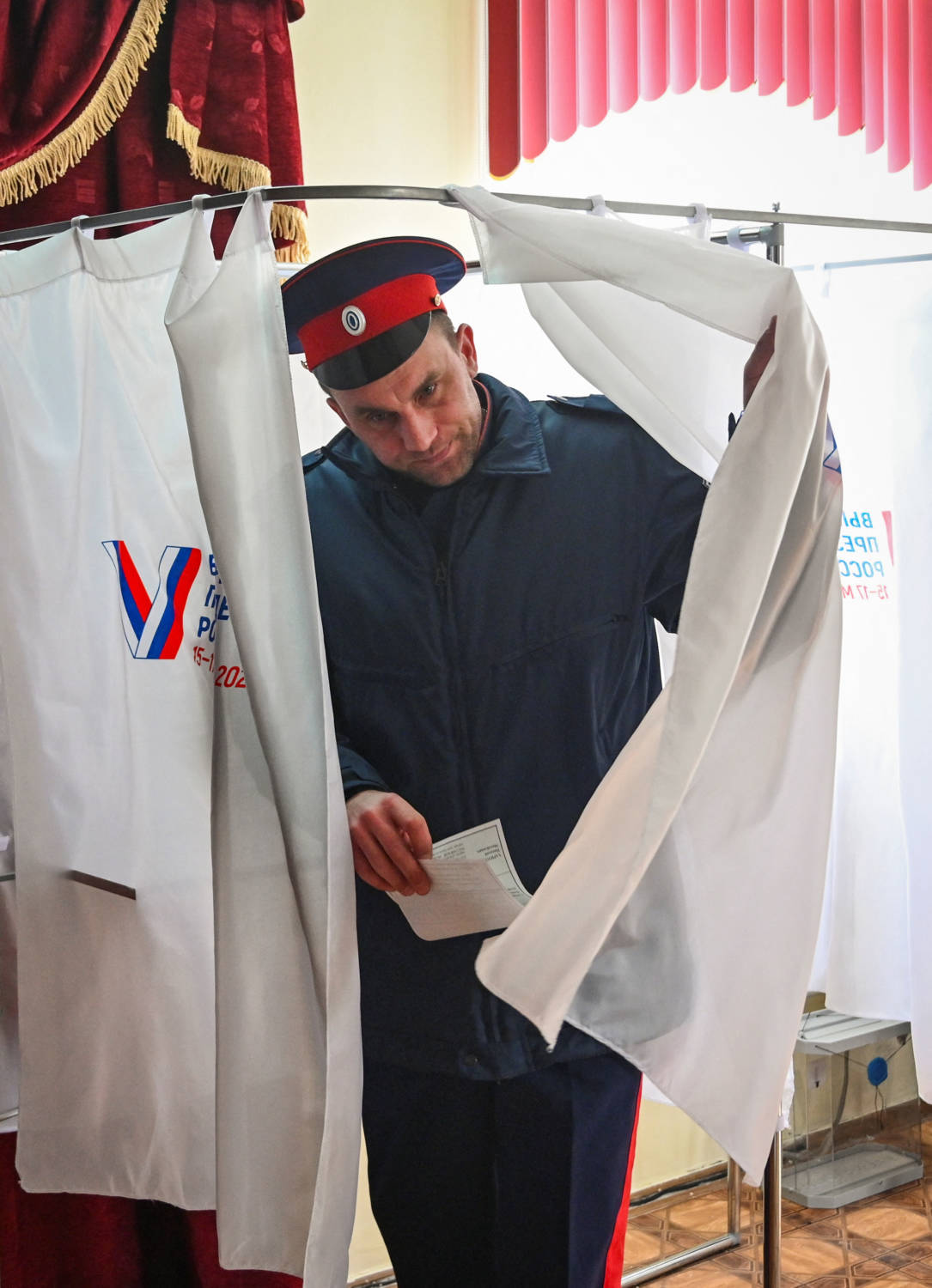 Russian official says ‘scumbags’ who vandalise ballot boxes face jail terms