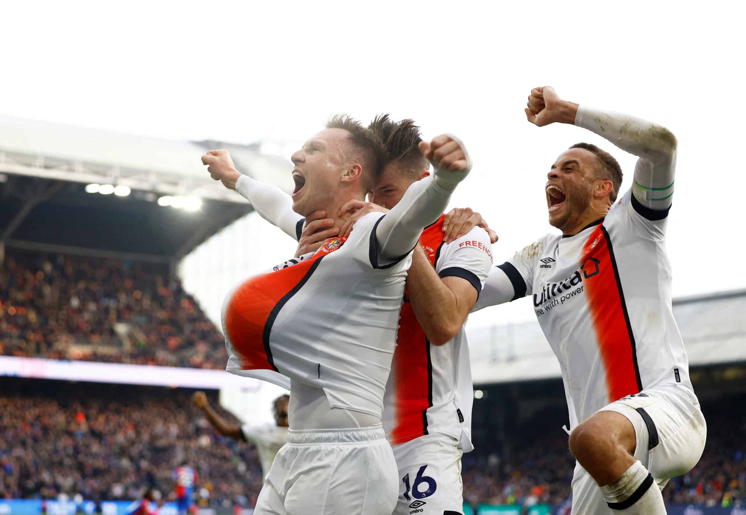 Woodrow late show salvages draw for Luton at Palace