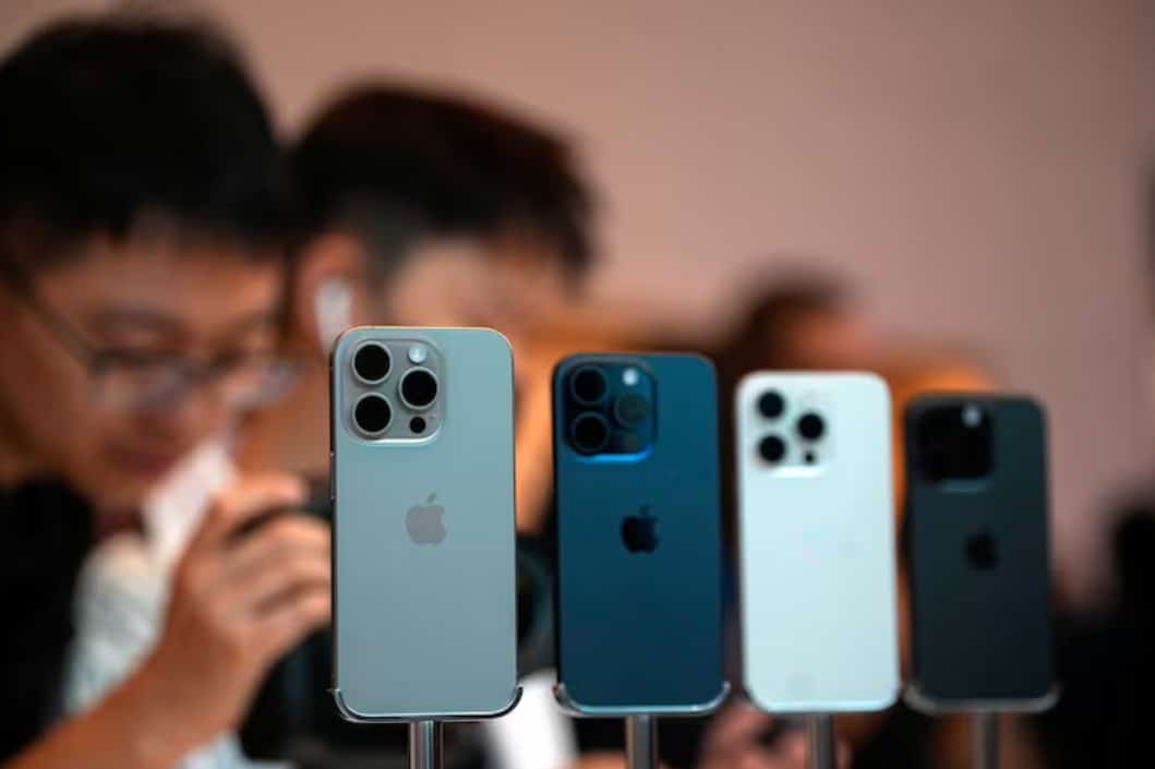 Apple, ’s first quarter smartphone shipments in China tumble 19 per cent