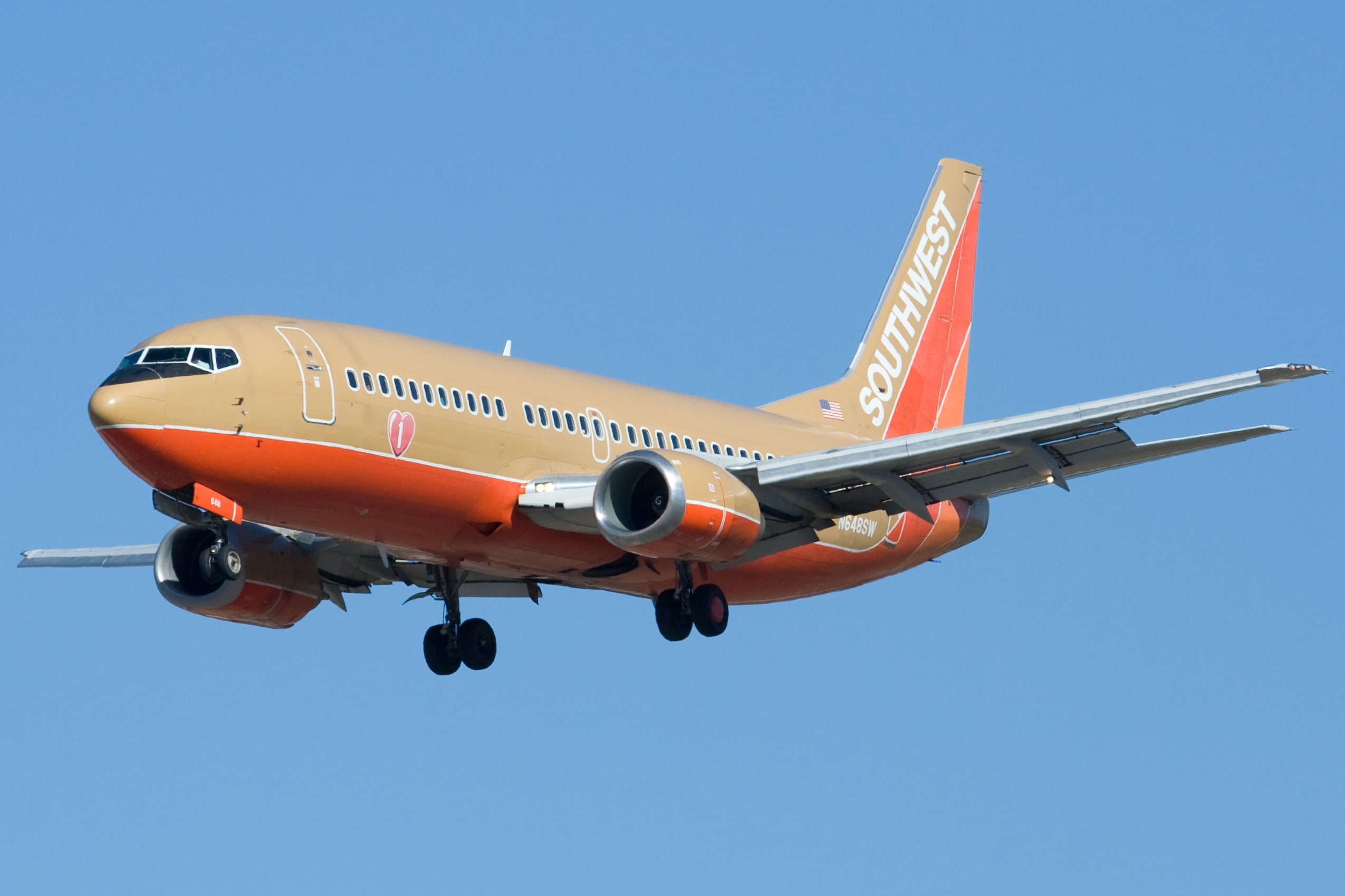 Boeing 737-800 loses engine cover during takeoff, prompts FAA investigation
