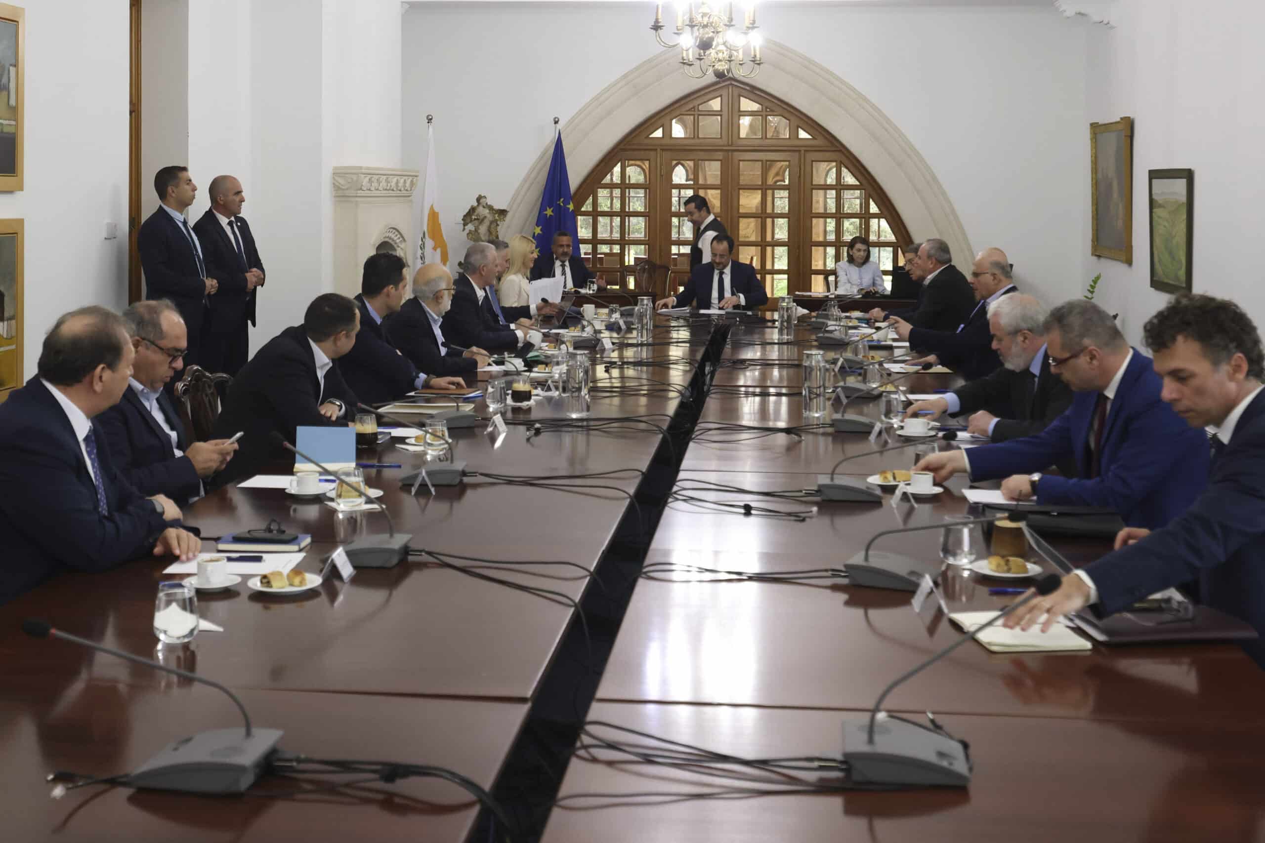 Christodoulides creates , ‘political group’ for Cyprus problem