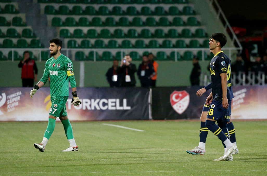 Fenerbahce walk off after one minute to concede Turkish Super Cup