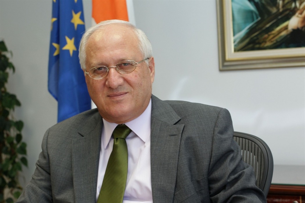 Kazamias refutes having banking background, responds to president