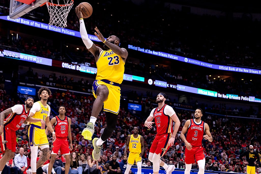 LeBron leads Lakers into NBA playoffs
