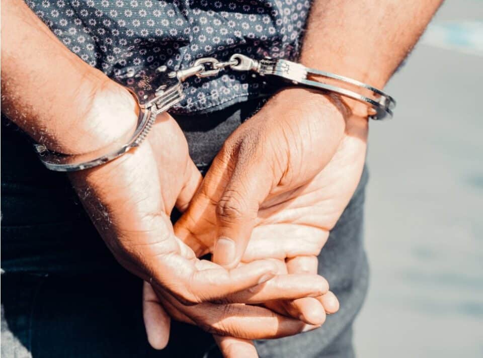 Man arrested for allegedly setting fire to abandoned house