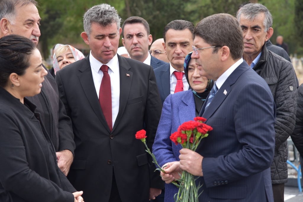Mothers of Cypriot earthquake dead meet Turkish justice minister
