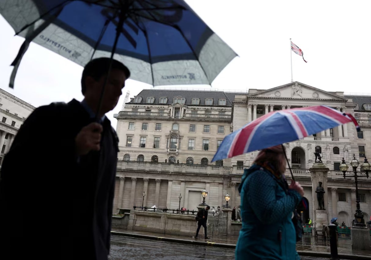 Nearly half of UK companies still plan price increases, survey shows