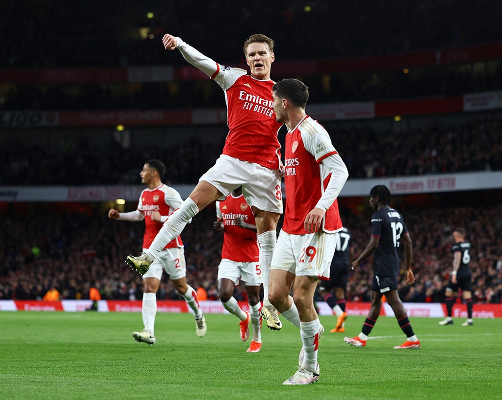 Wins for Arsenal and Man City in title race