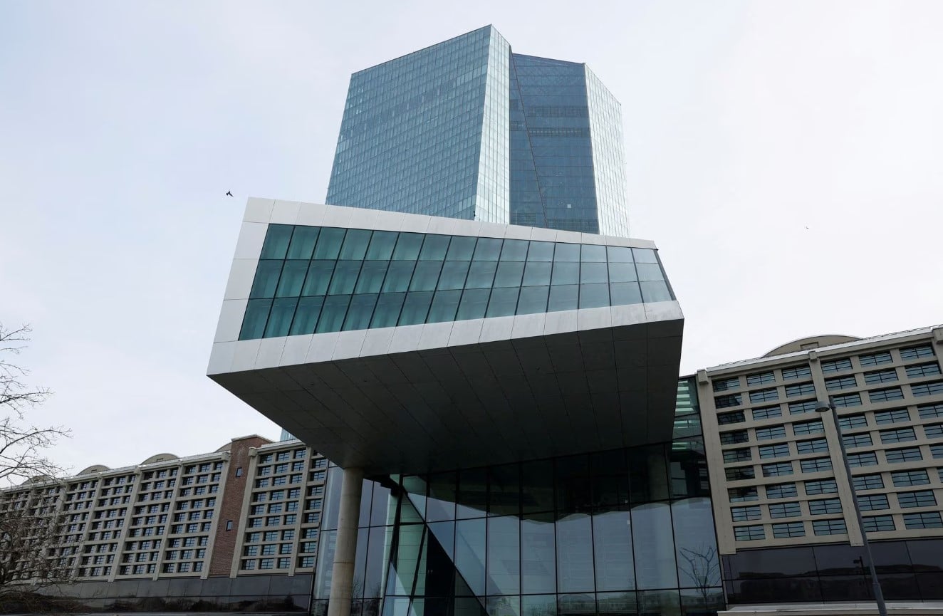 EU should delay implementing some bank rules if US drags feet, Villeroy says