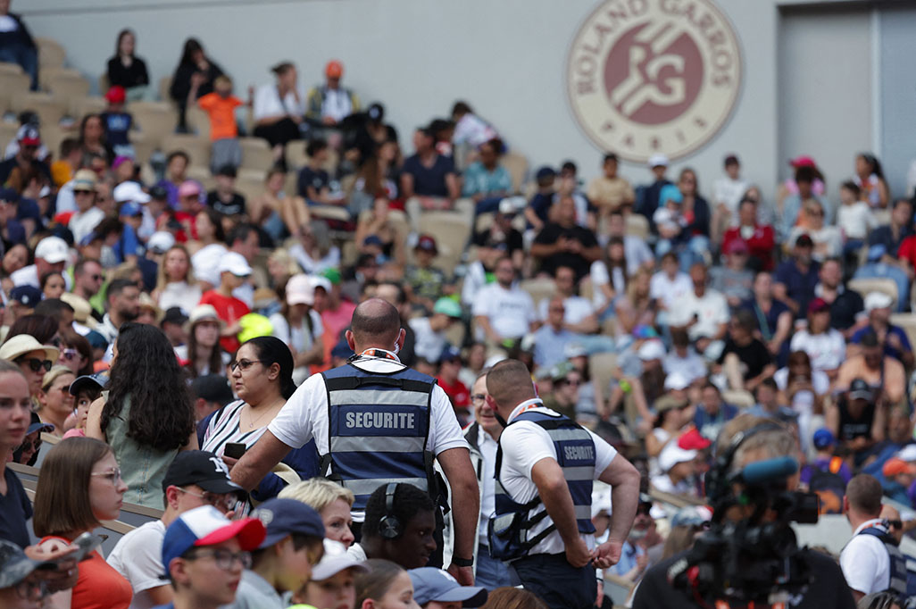 French Open goes dry with alcohol ban to stop unruly fans