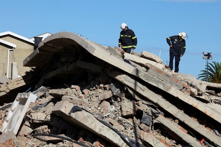 Hope fades for 44 trapped in collapsed South Africa building