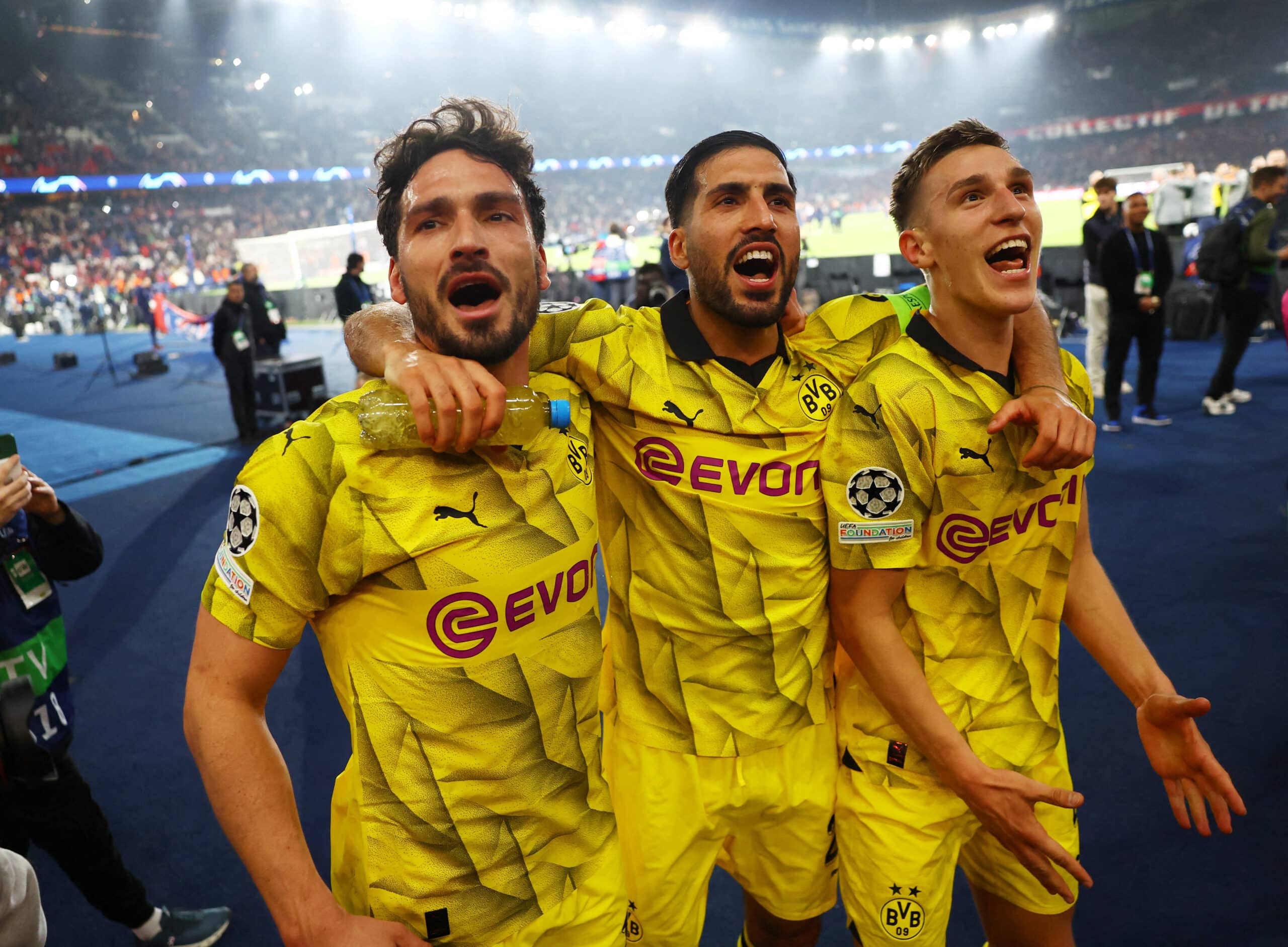 Hummels on target as composed Dortmund knock PSG out to reach final