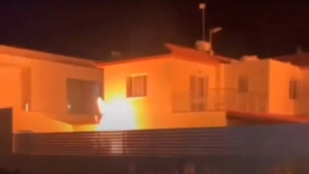 Larnaca youths set fire to Briton’s house with firecrackers, damage fence [VIDEO]