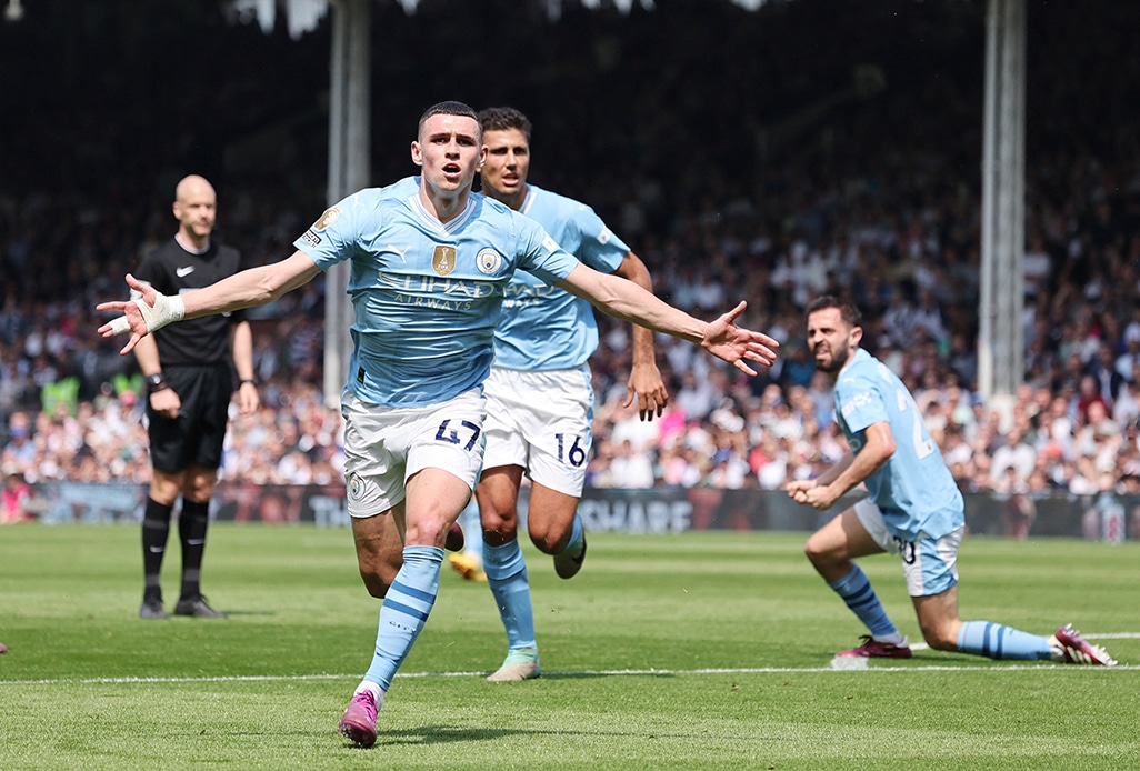 Man City go top after thrashing Fulham