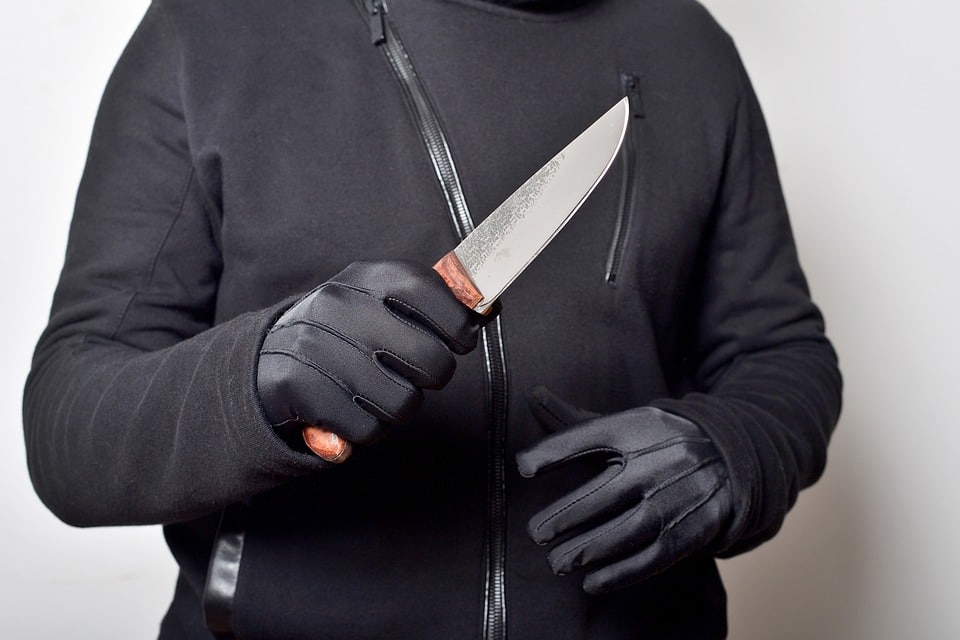 Man stabs nightclub bouncer in chest