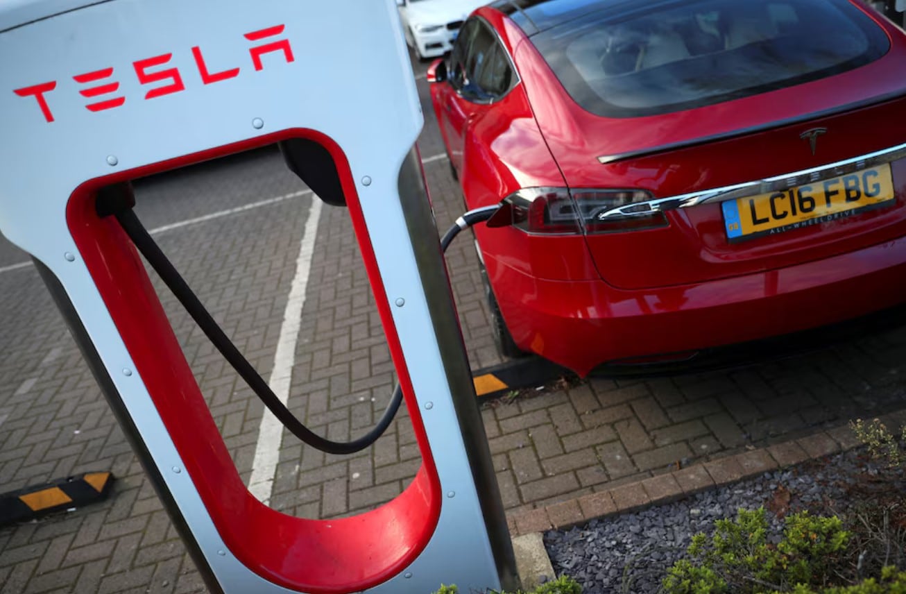 Musk disbands Tesla EV charging team, leaving customers in the dark