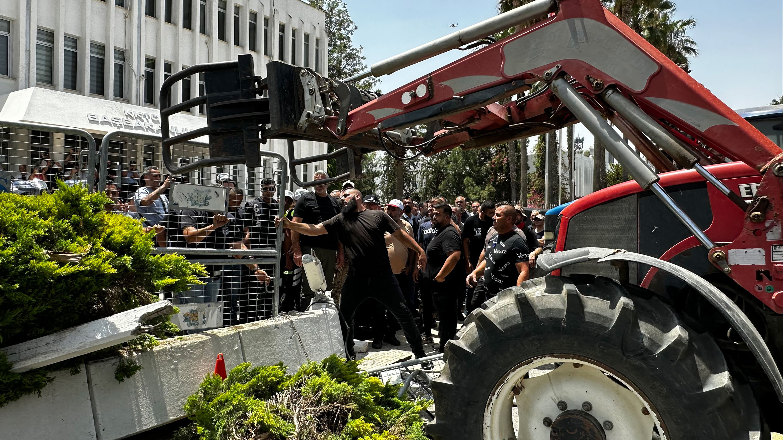 Stalemate continues over Turkish Cypriot farmers, ’ protest