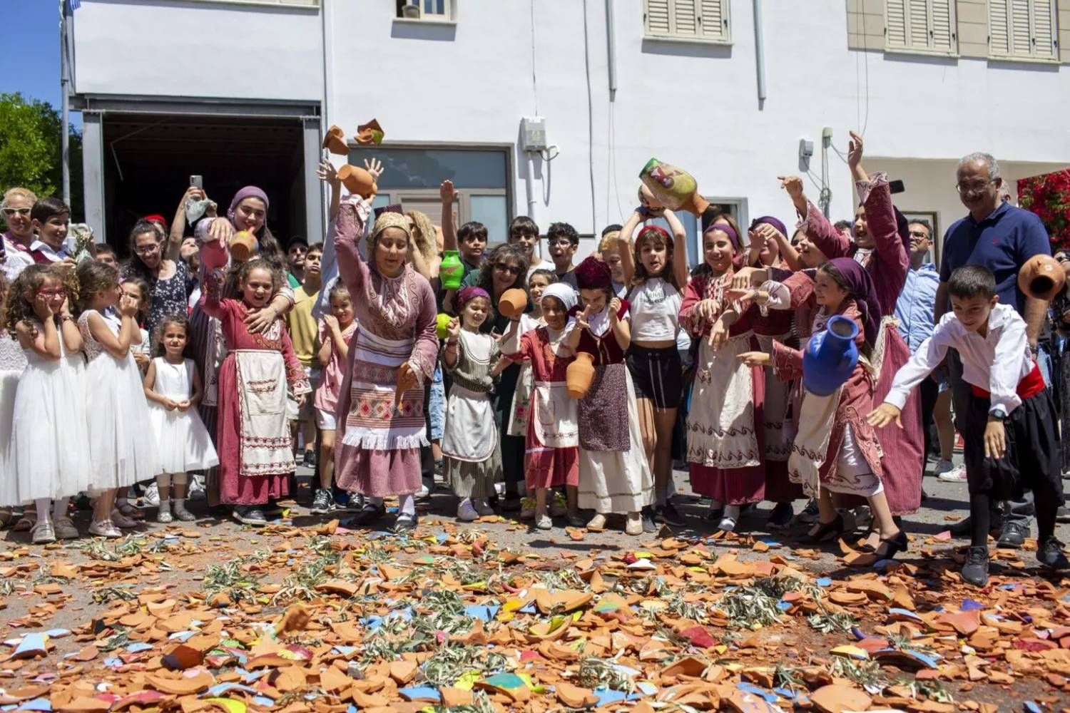 Yeri folklore society breaks pots to mark 50 years since Turkish invasion [Photos & Video]